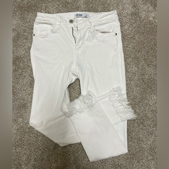 Selling Abercrombie jeans light wash size 26 and the white size 26, - Picture 3 of 4